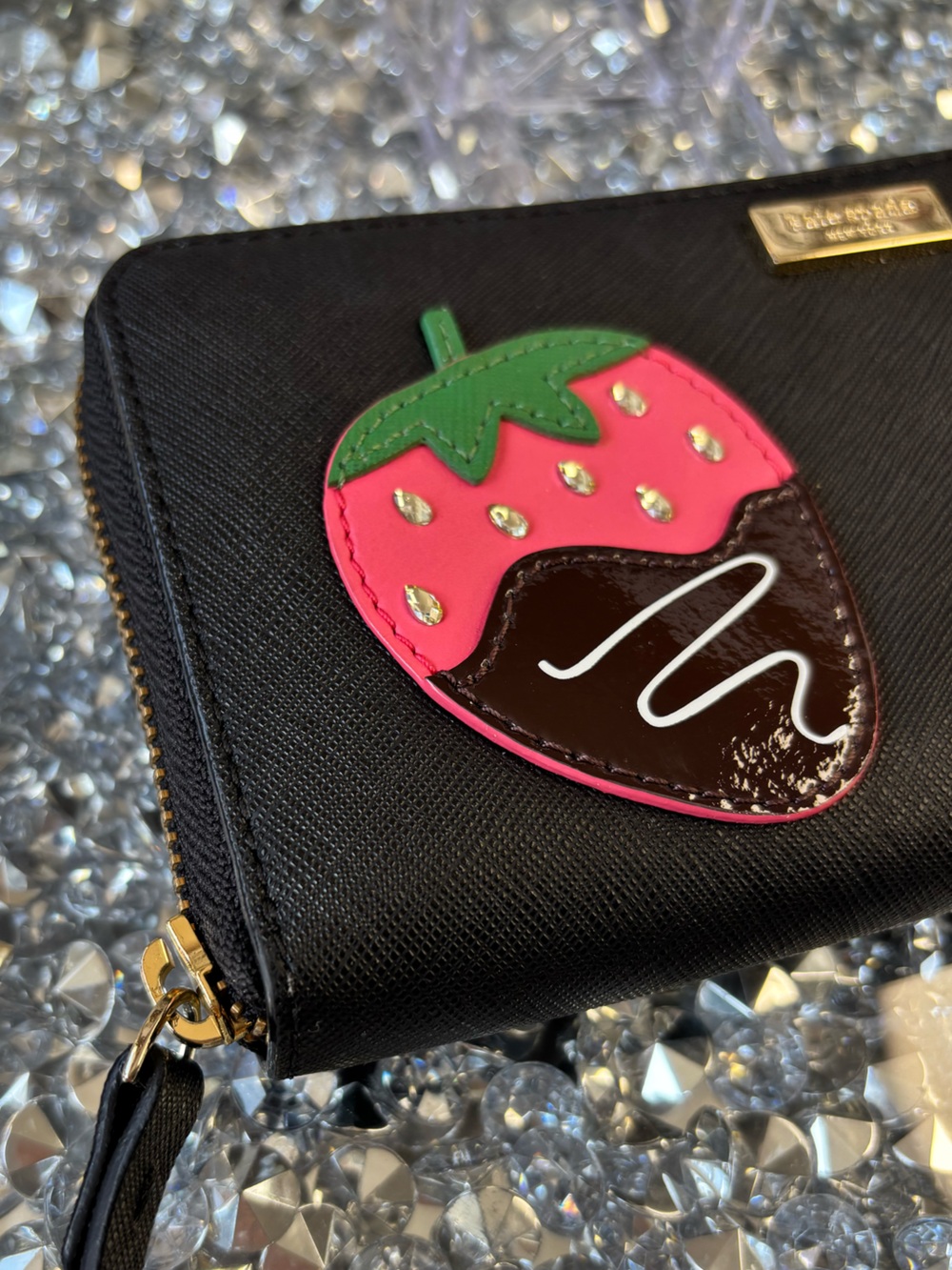 Kate Spade New York Creme De La Creme Chocolate Covered Strawberry wallet NWOT - Picture 10 of 12